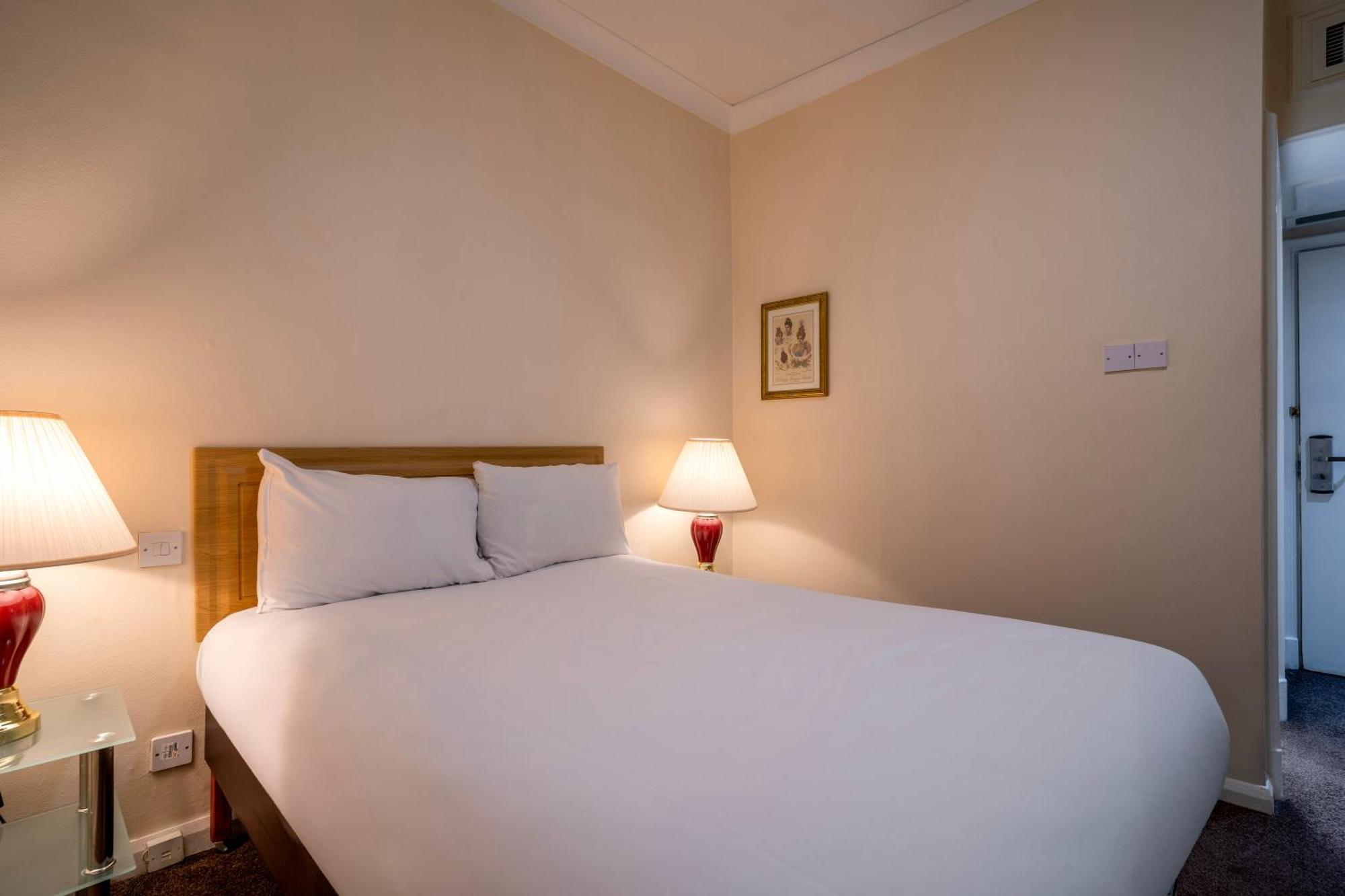 Britannia Centre Отель 3*