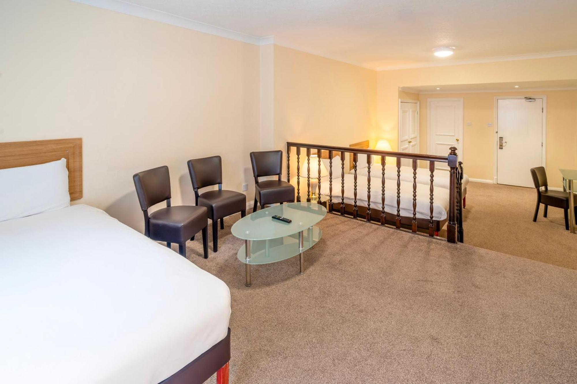 Britannia Centre Отель 3*